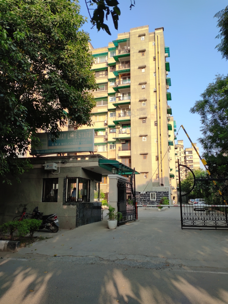 3 bhk flat for sale in Railway Line Apartment