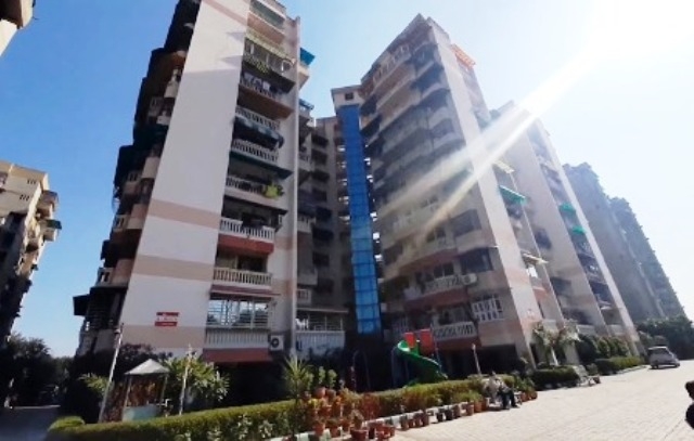 3 bhk with servant luxury  flat for sale in NTPC Apart.