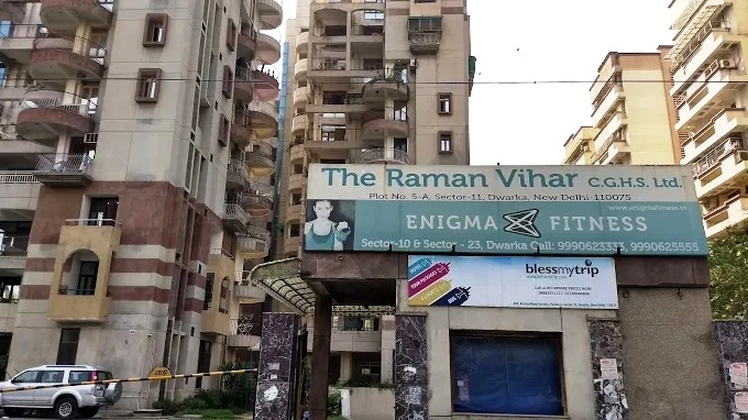 4 bhk flat for sale in Raman Vihar Apartment